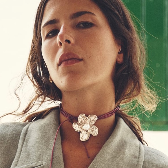 ZARA Flower Necklace with Freshwater Pearl Accent. Brand new! - Picture 1 of 4